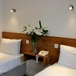 Maple Hotel 2*