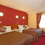 Maple Hotel 2*